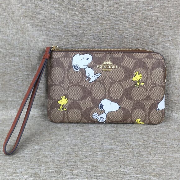 Coach X Peanuts Corner Zip Wristlet Wallet With Snoopy & Woodstock - Picture 1 of 10